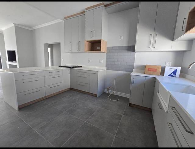 3 BEDROOM HOUSE FOR SALE IN SHELLEY POINT